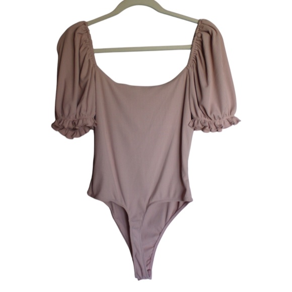 ASTR The Label Women Sweetheart Neck Ruched Rib Knit Bodysuit Puff Sleeve Size L - Picture 6 of 9